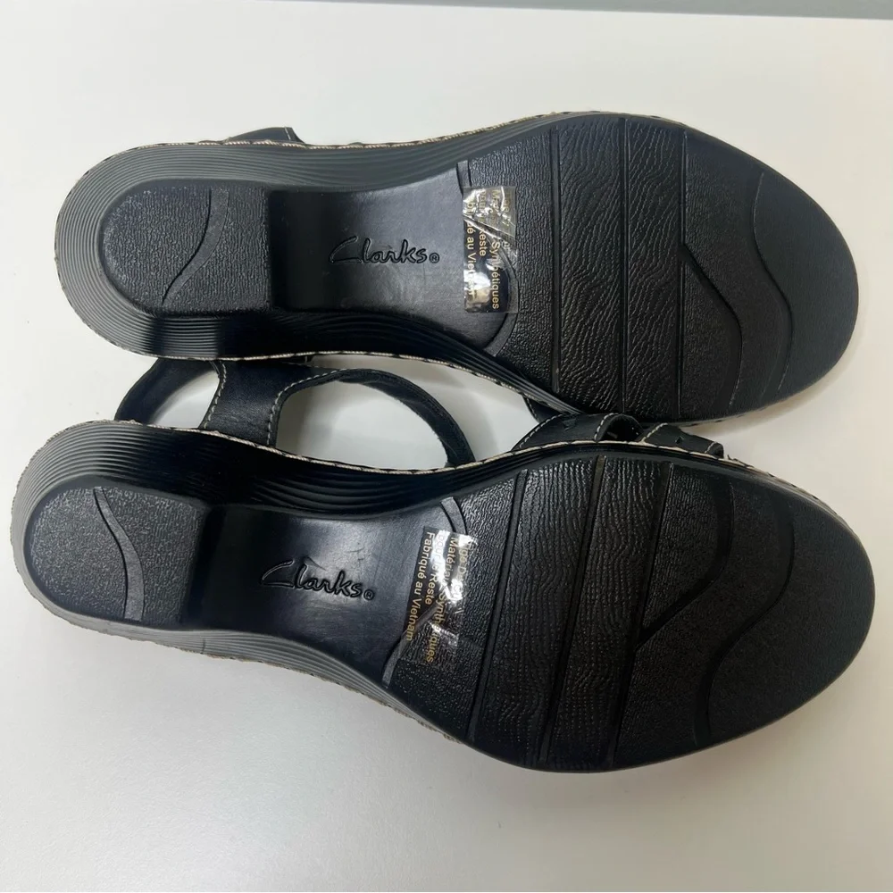 CLARKS Bendables Fisherman T-Strap Black Leather Sandals Size 6.5 Low Heel NEW - Picture 7 of 8